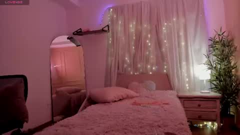 Snapshot of lovely_emma18 chatting on 07-17-26, 01:51 Emma online show from 07-17-26, 01:51