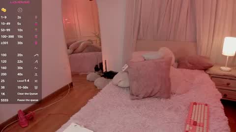 Snapshot of lovely_emma18 chatting on 07-23-26, 02:53 Emma online show from 07-23-26, 02:53