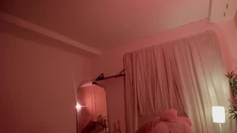 Snapshot of lovely_emma18 chatting on 07-24-26, 01:20 Emma online show from 07-24-26, 01:20