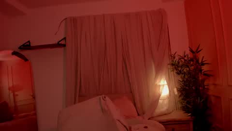 Snapshot of lovely_emma18 chatting on 07-27-26, 01:07 Emma online show from 07-27-26, 01:07