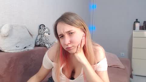 Snapshot of lovely_hayley chatting on 11-19-25, 10:10 Lovely Hayley online show from 11-19-25, 10:10