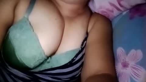 lovely_orchid online show from 01-05-25, 09:26