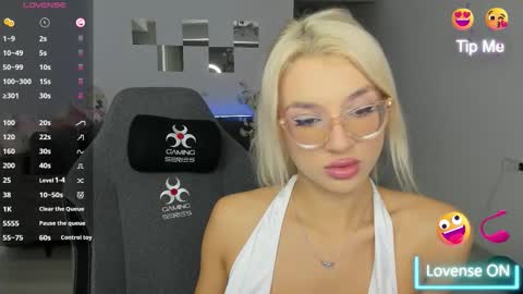 Snapshot of lovelybianca_ chatting on 11-09-25, 11:14 lovelybianca_ online show from 11-09-25, 11:14