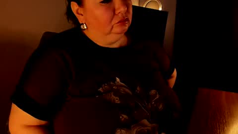 Snapshot of lovelyboobsx chatting on 03-04-25, 04:27 Anelana online show from 03-04-25, 04:27
