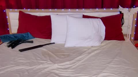 Caroline online show from 03-10-25, 07:42