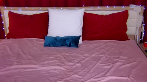 Caroline online show from 11-27-25, 01:29