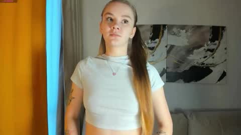 Snapshot of lovelygracee chatting on 10-22-25, 02:06 lovelygracee online show from 10-22-25, 02:06