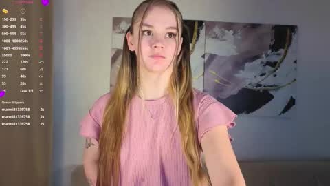 Snapshot of lovelygracee chatting on 10-25-25, 01:40 lovelygracee online show from 10-25-25, 01:40