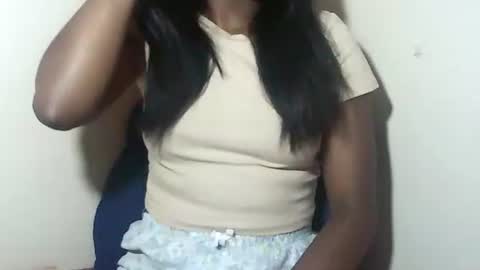 lovelylarra online show from 01-06-26, 07:01