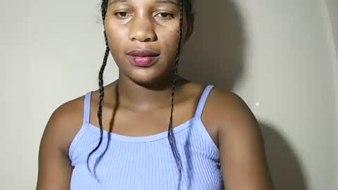 Snapshot of lovelylarra chatting on 05-03-26, 11:00 lovelylarra online show from 05-03-26, 11:00