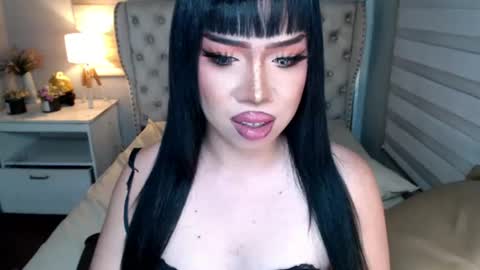 Snapshot of lovelymarie69 chatting on 06-12-26, 05:12 Rebeca online show from 06-12-26, 05:12