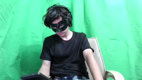 Snapshot of lovelyowner chatting on 01-02-25, 02:43 .com online show from 01-02-25, 02:43