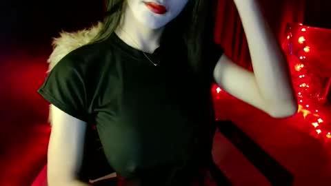 lovelypetite143 online show from 04-09-26, 07:47