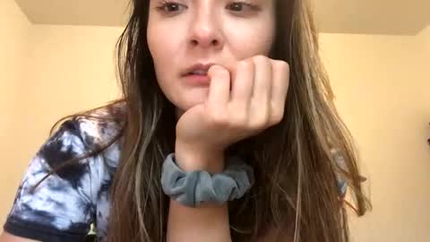 Snapshot of lovelyqueenaria chatting on 10-25-25, 06:35 Queen Aria  online show from 10-25-25, 06:35