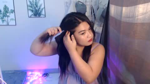 Snapshot of lovelyrhean chatting on 03-17-26, 05:27 Rhean online show from 03-17-26, 05:27