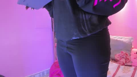 L O V E  online show from 01-14-26, 12:00