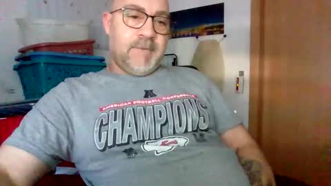 Snapshot of lover010983 chatting on 02-05-26, 11:37 lover010983 online show from 02-05-26, 11:37