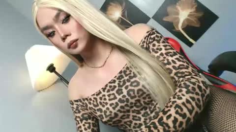 lovers moon22 online show from 05-13-26, 12:02