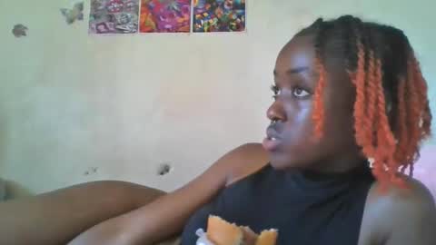 Snapshot of lovers_oncam chatting on 04-30-26, 10:10 RedJoy online show from 04-30-26, 10:10