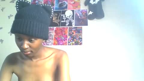 Snapshot of lovers_oncam chatting on 05-14-26, 10:55 RedJoy online show from 05-14-26, 10:55
