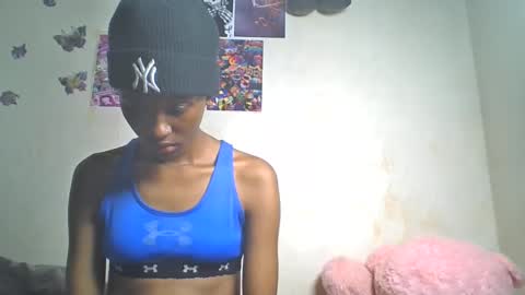 Snapshot of lovers_oncam chatting on 05-23-26, 04:39 RedJoy online show from 05-23-26, 04:39