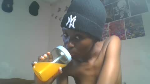 Snapshot of lovers_oncam chatting on 05-25-26, 10:21 RedJoy online show from 05-25-26, 10:21