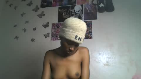 Snapshot of lovers_oncam chatting on 06-02-26, 01:13 RedJoy online show from 06-02-26, 01:13