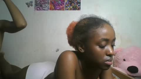 Snapshot of lovers_oncam chatting on 06-07-26, 07:12 RedJoy online show from 06-07-26, 07:12