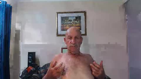 Snapshot of lovesblackazz chatting on 10-28-25, 10:41 Lovesblackazz online show from 10-28-25, 10:41