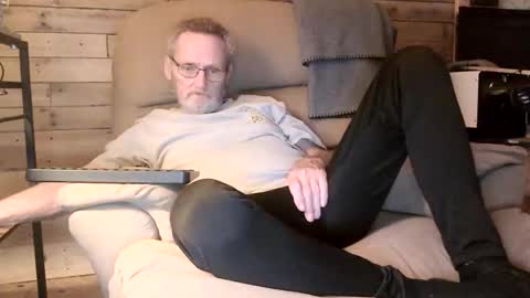 Snapshot of lovesex6565 chatting on 04-06-26, 11:38 just here to have fun and cum online show from 04-06-26, 11:38