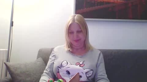 Marlyn online show from 02-18-25, 12:37