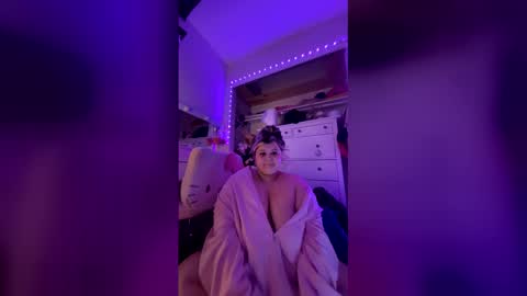 Snapshot of lovestarbaby chatting on 03-17-26, 06:17 starbaby online show from 03-17-26, 06:17