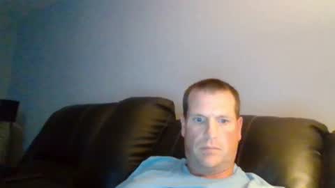 Snapshot of lovetocum37 chatting on 09-22-25, 01:18 lovetocum37 online show from 09-22-25, 01:18