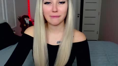 Snapshot of loveydovey88 chatting on 12-05-24, 01:49 Rosie online show from 12-05-24, 01:49