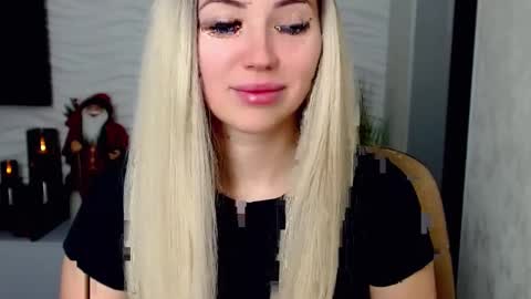 Snapshot of loveydovey88 chatting on 12-19-24, 08:34 Rosie online show from 12-19-24, 08:34