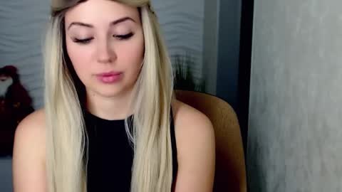 Snapshot of loveydovey88 chatting on 12-23-24, 01:56 Rosie online show from 12-23-24, 01:56