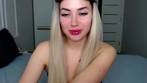 Snapshot of loveydovey88 chatting on 01-19-25, 12:50 Rosie online show from 01-19-25, 12:50