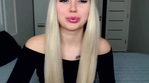 Snapshot of loveydovey88 chatting on 01-21-25, 11:24 Rosie online show from 01-21-25, 11:24