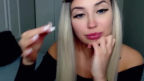 Snapshot of loveydovey88 chatting on 02-18-25, 12:17 Rosie online show from 02-18-25, 12:17