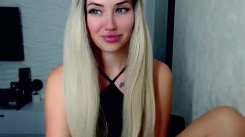 Snapshot of loveydovey88 chatting on 03-13-26, 11:28 Rosie online show from 03-13-26, 11:28