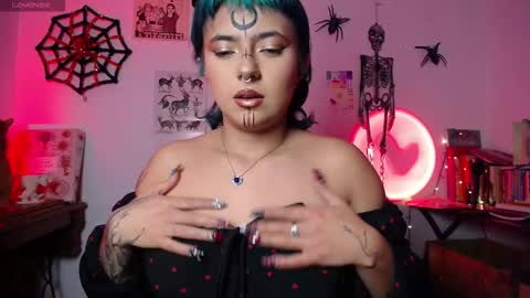 Snapshot of loving_alma chatting on 10-28-25, 02:04 loving_alma online show from 10-28-25, 02:04