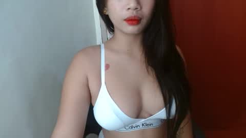 Snapshot of loving_ellah19 chatting on 10-20-25, 02:06 loving_ellah19 online show from 10-20-25, 02:06