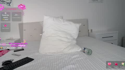 Cristina online show from 12-15-25, 09:24