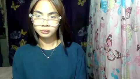 Snapshot of loving_rhean chatting on 06-12-26, 12:15 loving_rhean online show from 06-12-26, 12:15