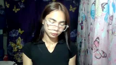 Snapshot of loving_rhean chatting on 06-18-26, 01:37 loving_rhean online show from 06-18-26, 01:37