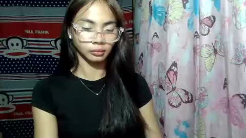 Snapshot of loving_rhean chatting on 06-26-26, 05:28 loving_rhean online show from 06-26-26, 05:28