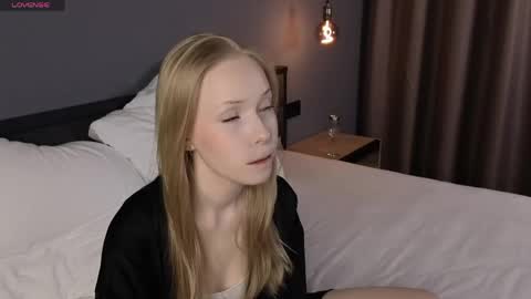 Snapshot of lovvielov chatting on 05-27-26, 09:12 Diane online show from 05-27-26, 09:12