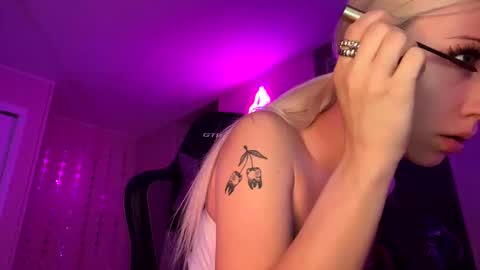 Snapshot of lsdprincess chatting on 01-12-25, 10:54 Princess  online show from 01-12-25, 10:54