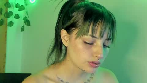 Snapshot of luaar_moon chatting on 04-15-26, 06:37 Jenn online show from 04-15-26, 06:37