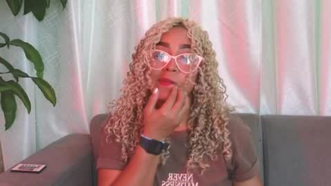 luana_curly online show from 04-20-26, 07:48